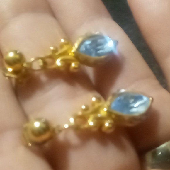 Avon Victorian Style Drop Earrings Gold With A Beautiful Blue Stone Earrings. - Picture 5 of 6